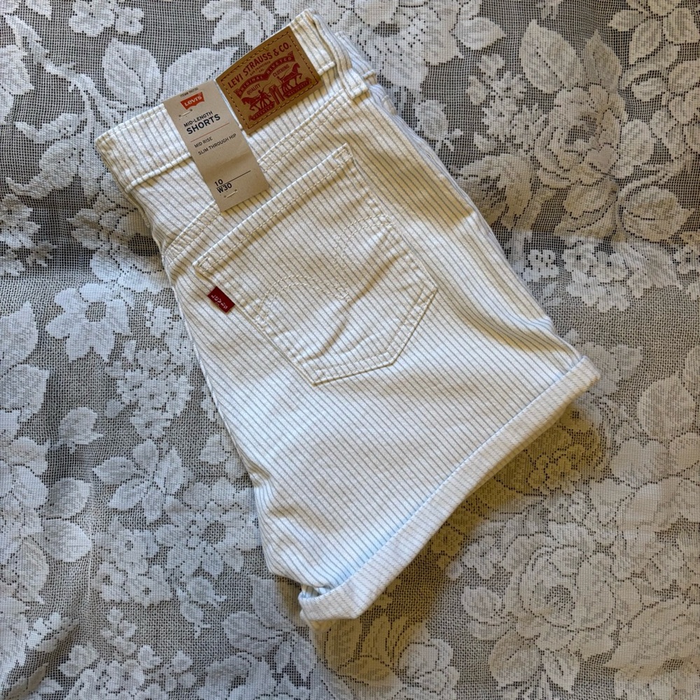 NWT Levi's Cream and Blue Striped Women's Jean Shorts